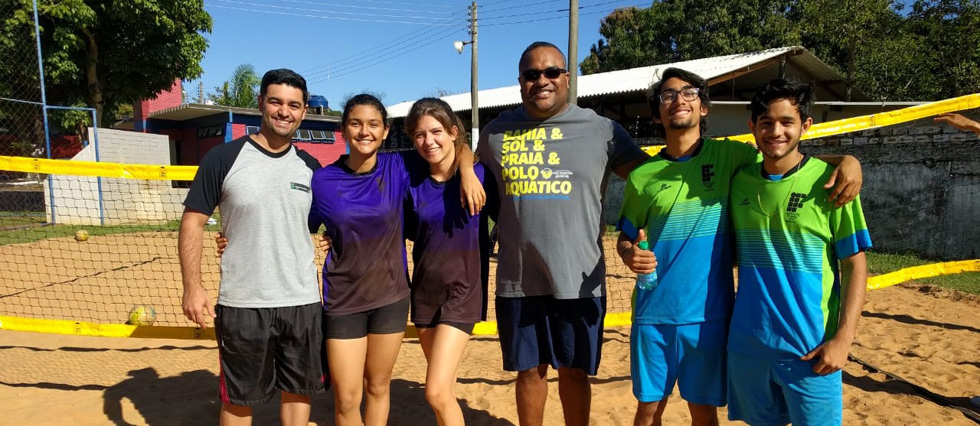 Equipe de vôlei de praia feminino (medalha de bronze)  e equipe de vôlei de praia masculino (medalha de prata), junto a comissão técnica do Câmpus